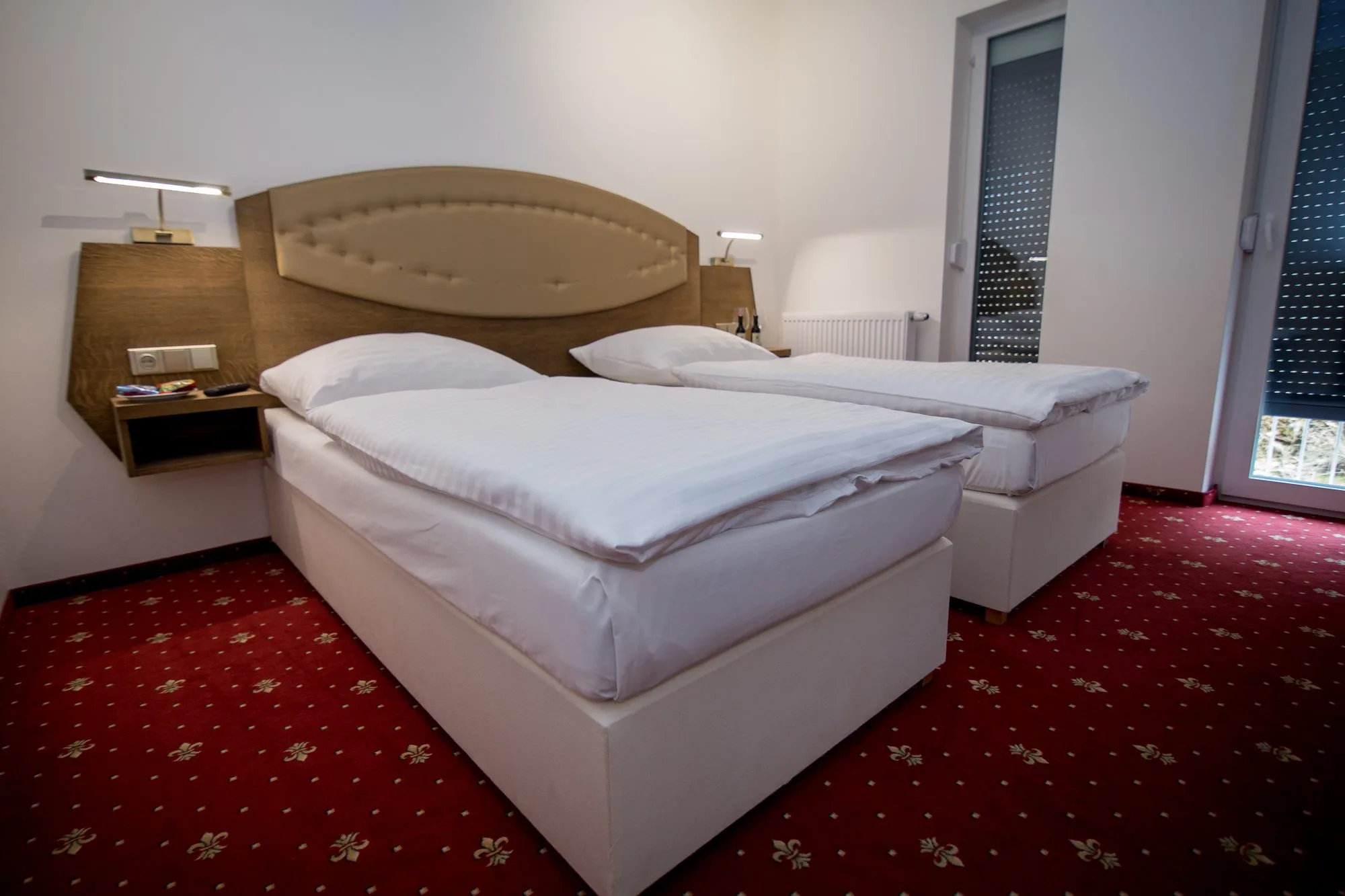 Zimmer mit zwei Einzelbetten im 4-Sterne-Partnerhotel am King’s Resort Rozvadov