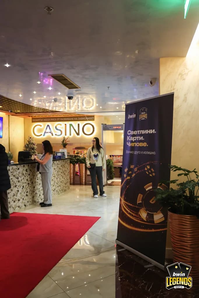 Eingang zum Casino im Grand Hotel Millennium Sofia mit bwin-Legends-Banner